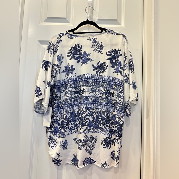 Yana K Mia Blue Flowers Lightweight Slip on top - Picture 4 of 7